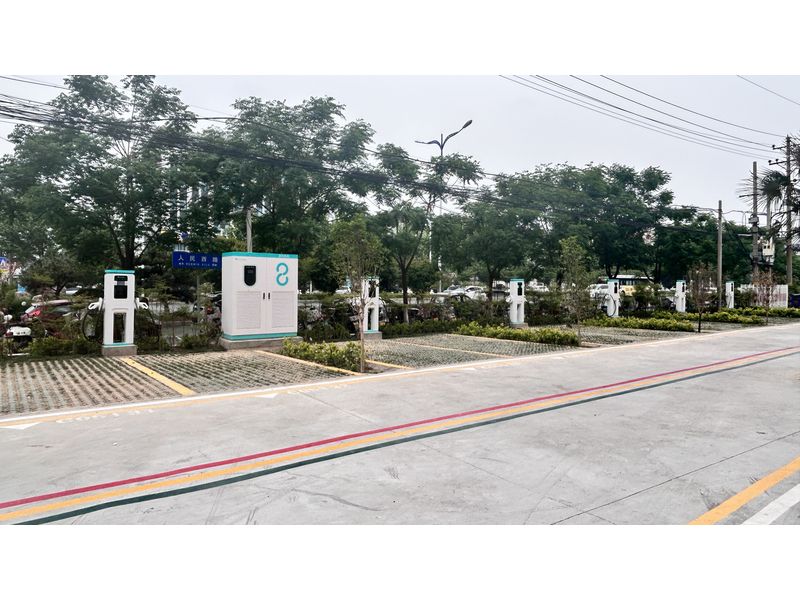 人民西路綠港景城充電樁